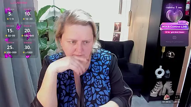 Snapshot of ScarlettSoft chatting on July 11, 5:54 am ScarlettSoft online show from July 11, 5:54 am