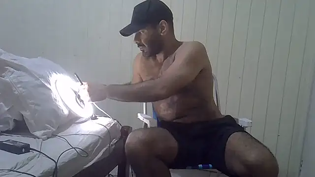 Snapshot of MILITARS chatting on February 26, 11:04 pm MILITARS online show from February 26, 11:04 pm