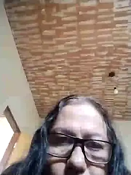 Snapshot of catdool chatting on January 2, 4:35 pm catdool online show from January 2, 4:35 pm