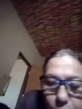 Snapshot of catdool chatting on January 2, 8:35 pm catdool online show from January 2, 8:35 pm