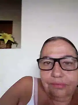 Snapshot of catdool chatting on January 4, 8:05 pm catdool online show from January 4, 8:05 pm