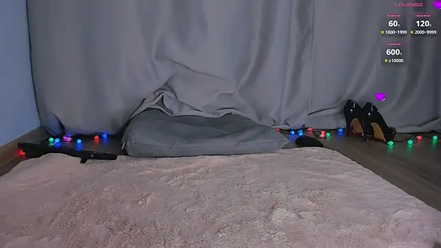 queen carly online show from December 9, 1:45 pm