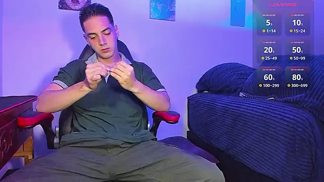 Alex smith00 online show from December 7, 10:28 pm