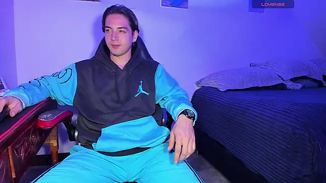 Alex smith00 online show from September 18, 2:02 am