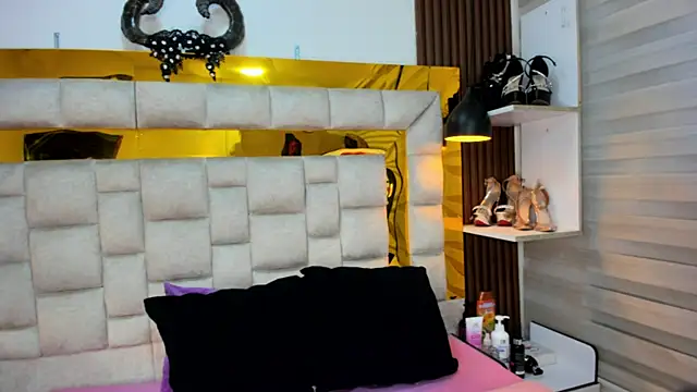 bigass monic online show from March 19, 3:30 am