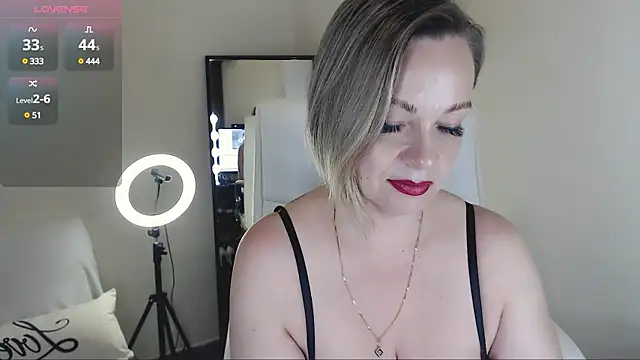 Tilly Eliot online show from February 17, 9:19 pm