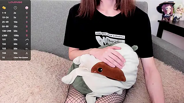 loliwoods online show from January 26, 4:30 pm