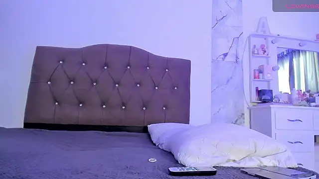 alysson 18 online show from April 8, 3:01 pm