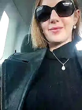 TopsyWilde online show from December 15, 4:26 pm