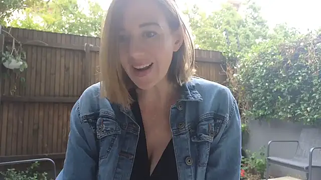 TopsyWilde online show from December 17, 7:07 am