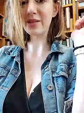 TopsyWilde online show from February 10, 8:53 am