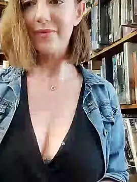 TopsyWilde online show from February 11, 9:20 am