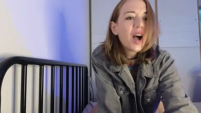 TopsyWilde online show from March 29, 8:25 am