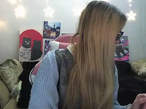 SecretSophia online show from October 4, 7:34 pm