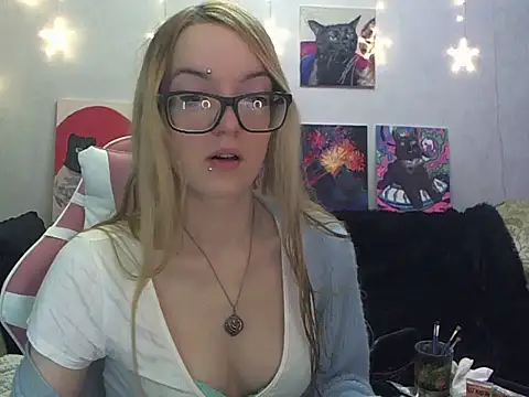 SecretSophia online show from November 22, 8:52 pm