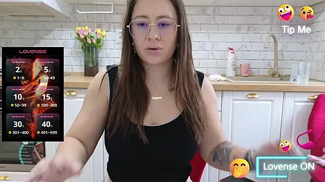 Snapshot of BoobsyBabe chatting on March 3, 6:52 am BoobsyBabe online show from March 3, 6:52 am