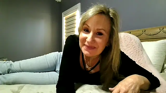 Lisaisluscious online show from October 25, 1:40 pm