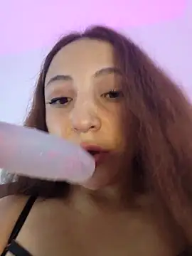 VickyHoult online show from March 3, 9:05 pm