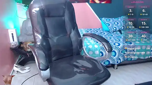 pearl weet online show from February 8, 8:32 pm