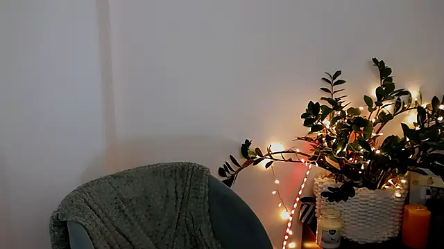 Xentthia online show from February 8, 4:47 pm