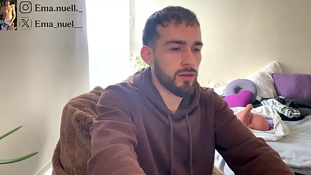 Snapshot of Emanuell__ chatting on May 9, 3:06 pm Emanuell online show from May 9, 3:06 pm