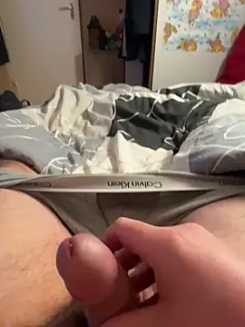 Snapshot of Tomi2244 chatting on December 16, 5:40 pm Tomi2244 online show from December 16, 5:40 pm