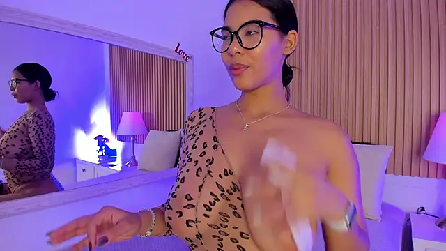 Snapshot of GenesisRuiz chatting on March 8, 6:37 pm GenesisRuiz online show from March 8, 6:37 pm