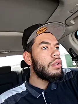 Snapshot of modelo38528061 chatting on April 2, 8:28 pm modelo38528061 online show from April 2, 8:28 pm