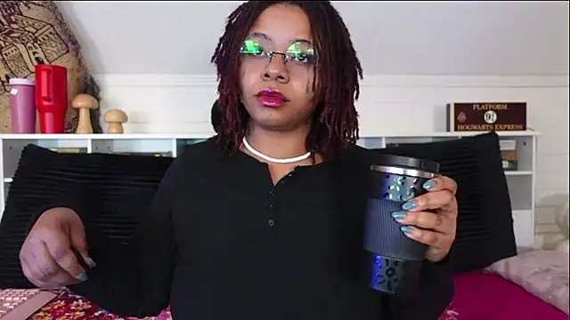 -khayaparker online show from February 19, 7:32 pm