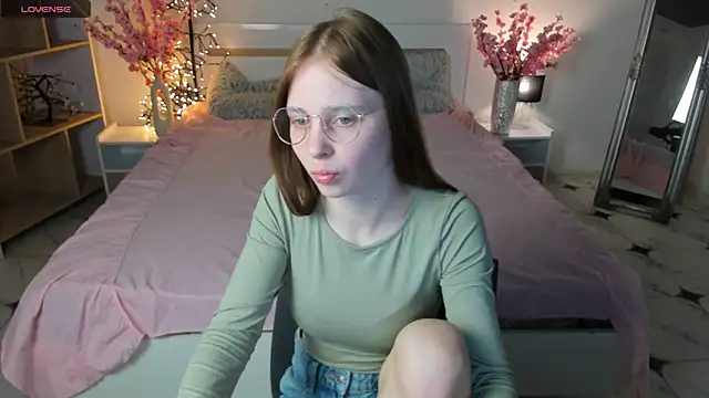 CharmedDoll online show from March 21, 2:40 pm