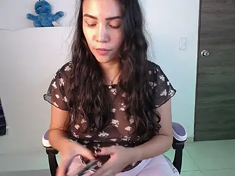 cutie and slutty online show from October 11, 4:01 am