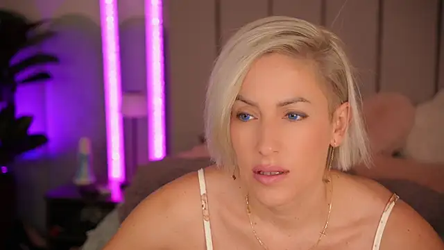 VickySecret96 online show from November 20, 5:45 pm