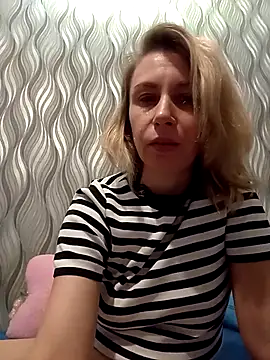 Snapshot of MissisMilk chatting on May 13, 1:52 pm MissisMilk online show from May 13, 1:52 pm