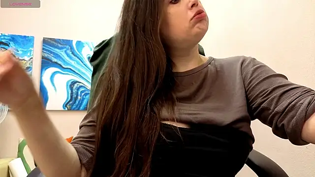 BattyMoll online show from October 18, 3:24 pm