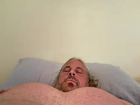 Snapshot of zeus337 chatting on July 9, 3:38 pm zeus337 online show from July 9, 3:38 pm
