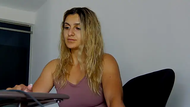Snapshot of NicolePlay chatting on July 19, 10:41 am NicolePlay online show from July 19, 10:41 am