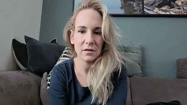 NaomiAndFriends online show from September 22, 11:23 am