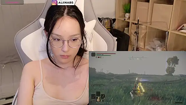 Snapshot of aliiiiiina chatting on December 31, 3:01 am aliiiiiina online show from December 31, 3:01 am