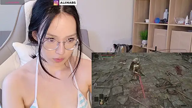 Snapshot of aliiiiiina chatting on December 31, 6:05 am aliiiiiina online show from December 31, 6:05 am