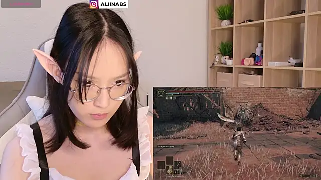 Snapshot of aliiiiiina chatting on January 8, 3:51 am aliiiiiina online show from January 8, 3:51 am