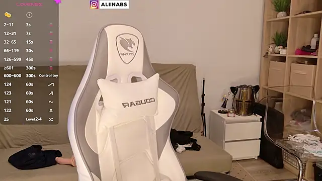 Snapshot of aliiiiiina chatting on January 8, 11:54 am aliiiiiina online show from January 8, 11:54 am