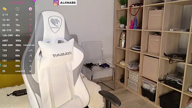 Snapshot of aliiiiiina chatting on February 9, 8:45 pm aliiiiiina online show from February 9, 8:45 pm