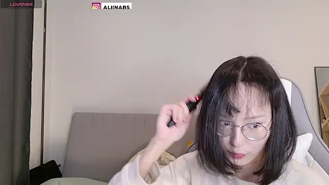 Snapshot of aliiiiiina chatting on February 17, 11:53 pm aliiiiiina online show from February 17, 11:53 pm