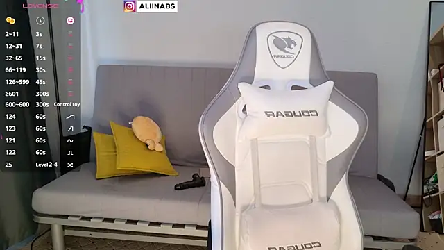 Snapshot of aliiiiiina chatting on March 23, 5:10 am aliiiiiina online show from March 23, 5:10 am