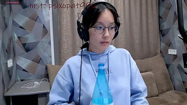 Snapshot of aliiiiiina chatting on September 28, 8:36 pm aliiiiiina online show from September 28, 8:36 pm