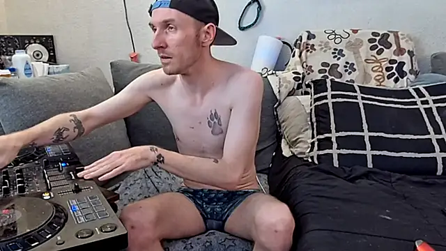 pyrowuff online show from March 8, 5:17 pm