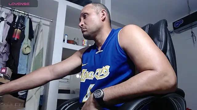 lewislamxxx hot online show from May 2, 11:10 pm