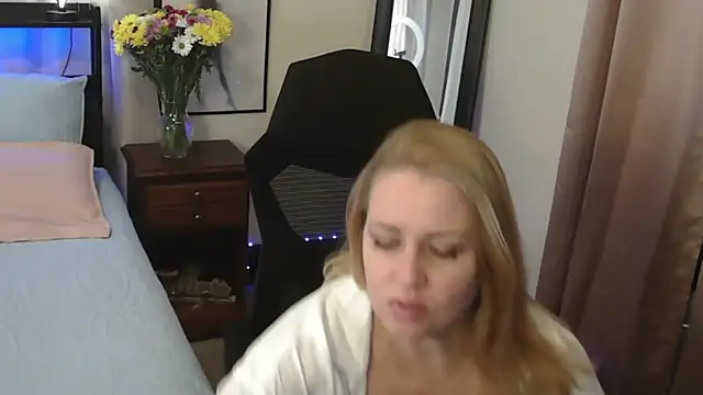 HollieBim online show from January 9, 3:55 pm