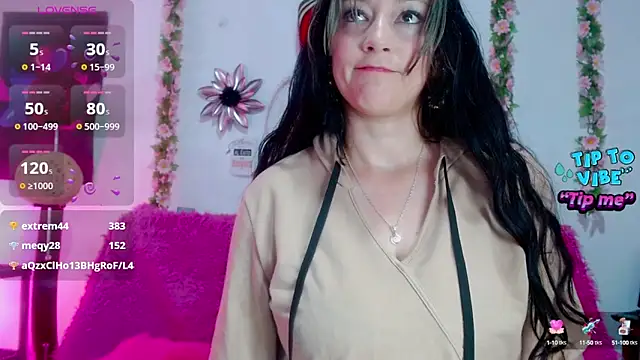 Snapshot of CiaraaSweet chatting on February 23, 1:53 pm CiaraaSweet online show from February 23, 1:53 pm