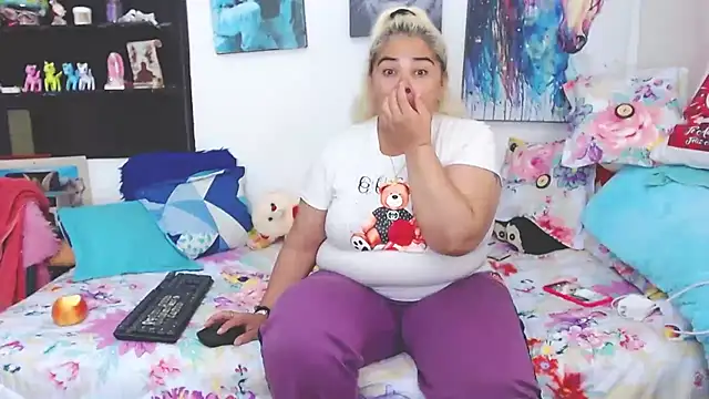 estrellita fugaz16x online show from February 7, 9:48 pm